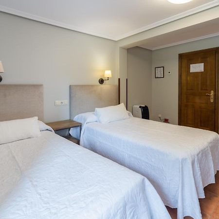 Logis Hotel Restaurante La Casa De Juansabeli Arenas De Cabrales Kültér fotó