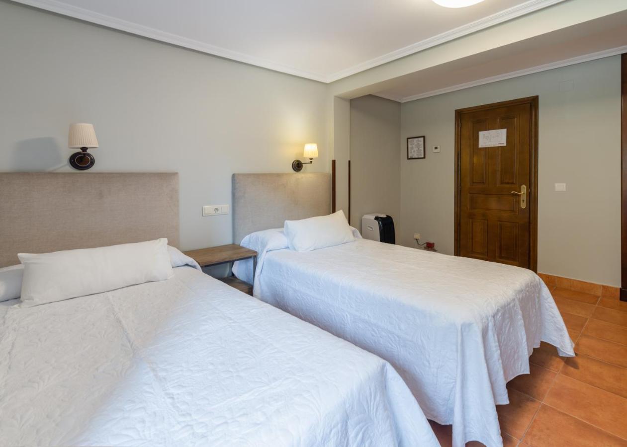 Logis Hotel Restaurante La Casa De Juansabeli Arenas De Cabrales Kültér fotó