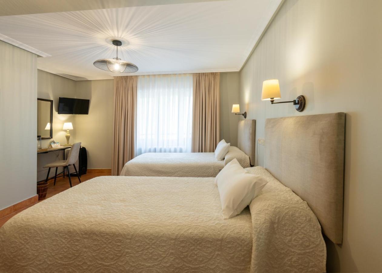 Logis Hotel Restaurante La Casa De Juansabeli Arenas De Cabrales Kültér fotó