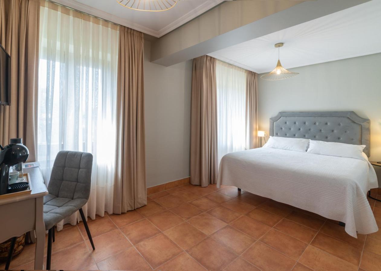 Logis Hotel Restaurante La Casa De Juansabeli Arenas De Cabrales Kültér fotó