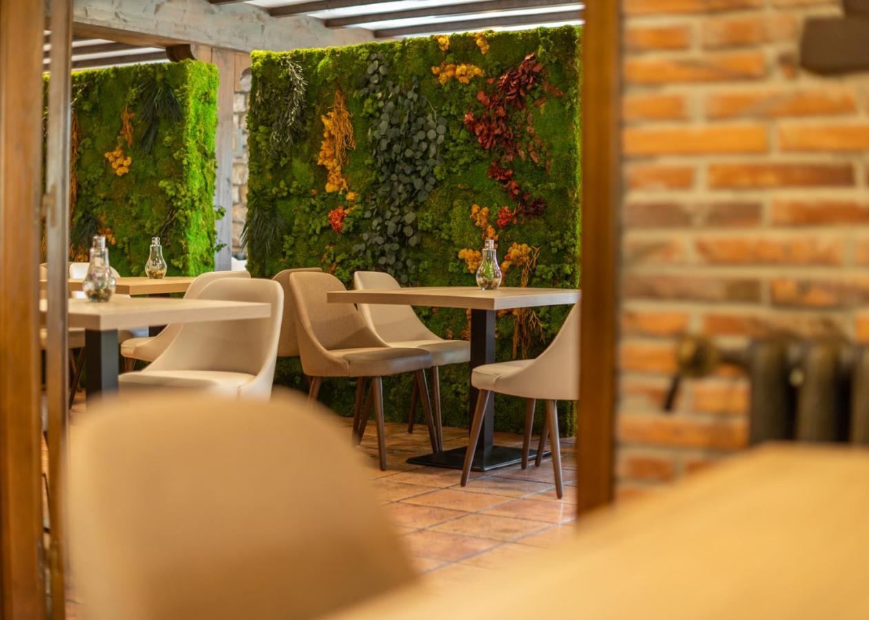 Logis Hotel Restaurante La Casa De Juansabeli Arenas De Cabrales Kültér fotó