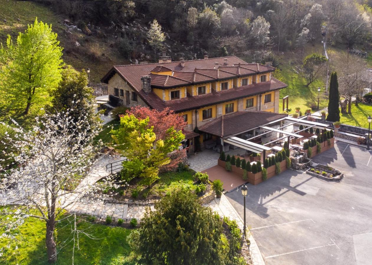 Logis Hotel Restaurante La Casa De Juansabeli Arenas De Cabrales Kültér fotó