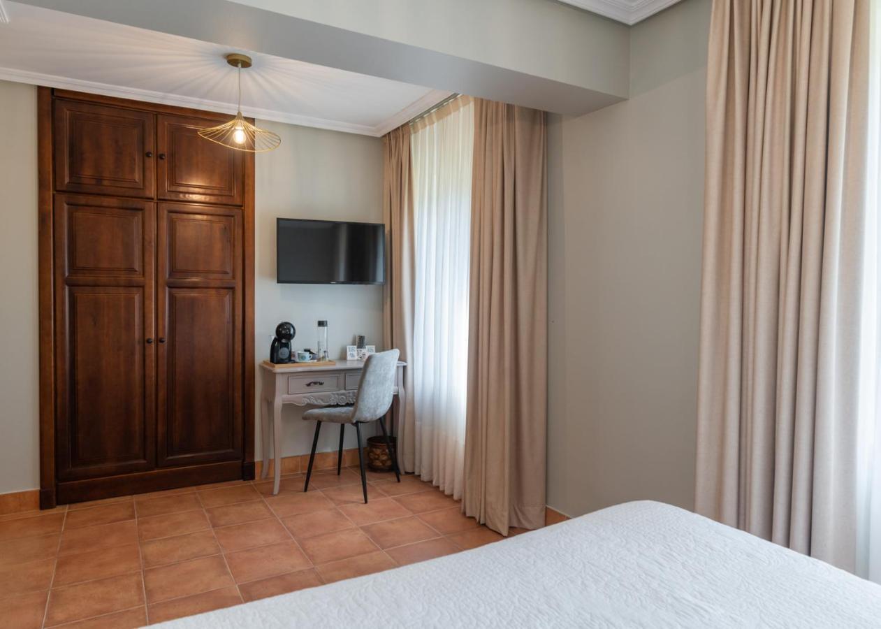 Logis Hotel Restaurante La Casa De Juansabeli Arenas De Cabrales Kültér fotó