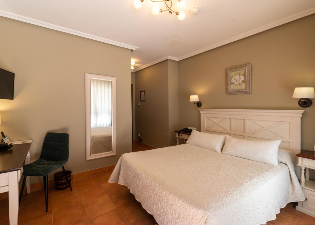 Logis Hotel Restaurante La Casa De Juansabeli Arenas De Cabrales Kültér fotó