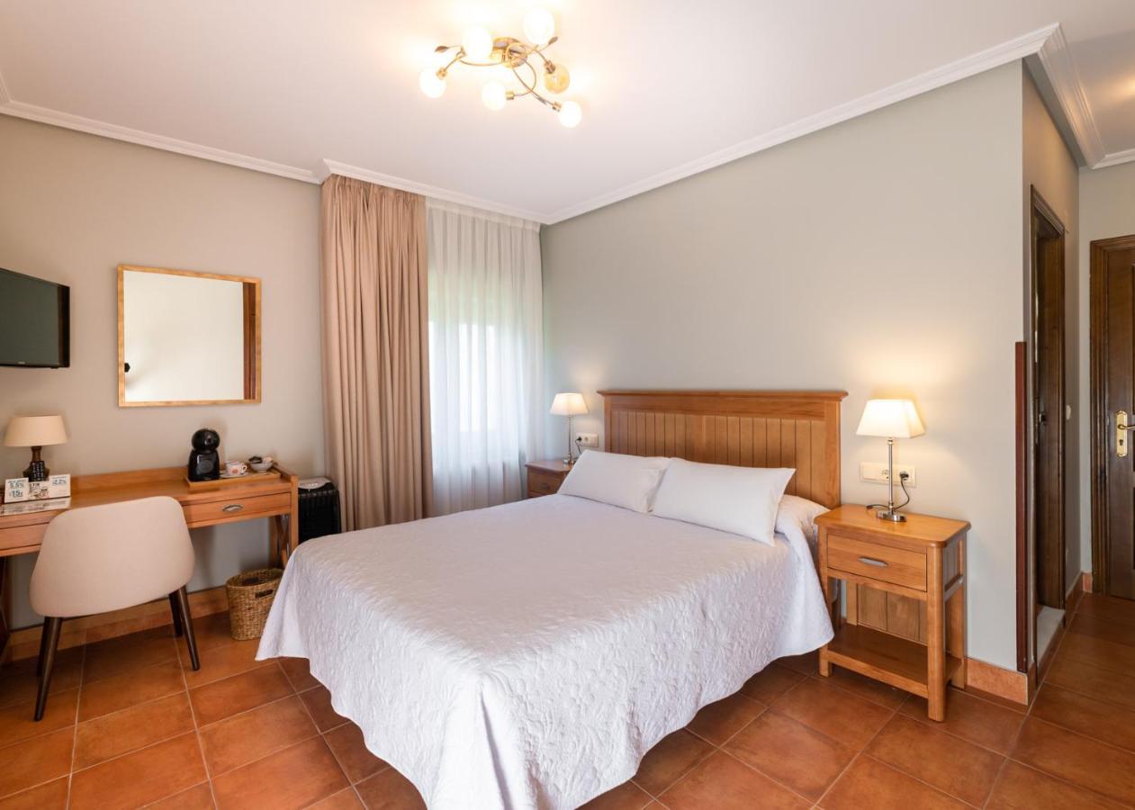 Logis Hotel Restaurante La Casa De Juansabeli Arenas De Cabrales Kültér fotó
