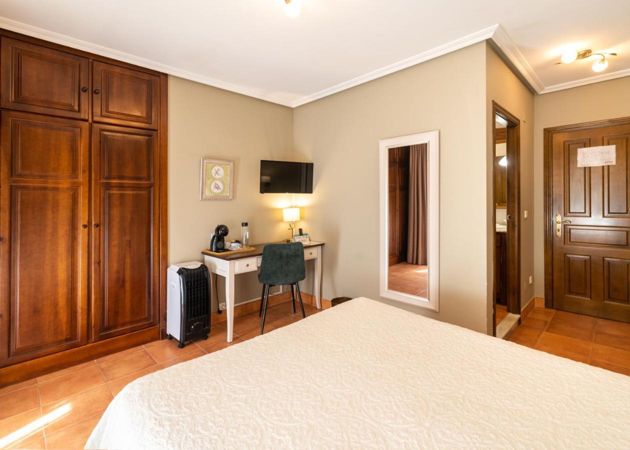 Logis Hotel Restaurante La Casa De Juansabeli Arenas De Cabrales Kültér fotó