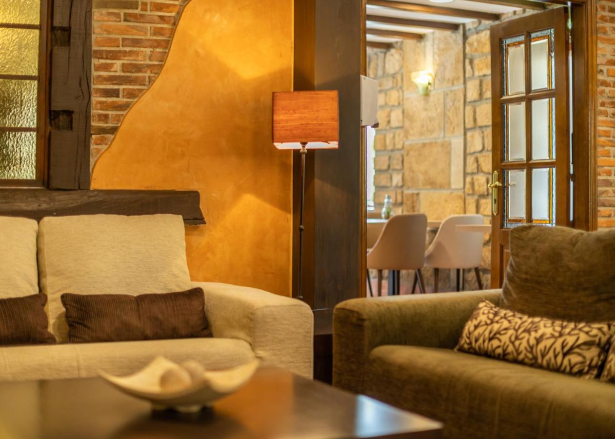 Logis Hotel Restaurante La Casa De Juansabeli Arenas De Cabrales Kültér fotó